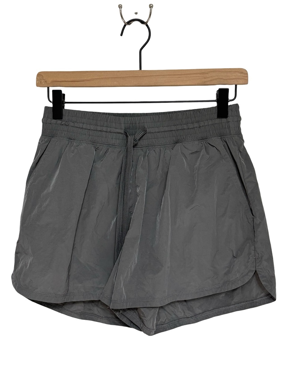 NEW Abercrombie YPB MotionTEK High Rise Lined Shorts 3” in Silvery Gray - Size S